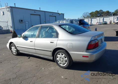 1997 Honda Accord Lx из США, поврежденный, VIN 1HGCD563XVA072326